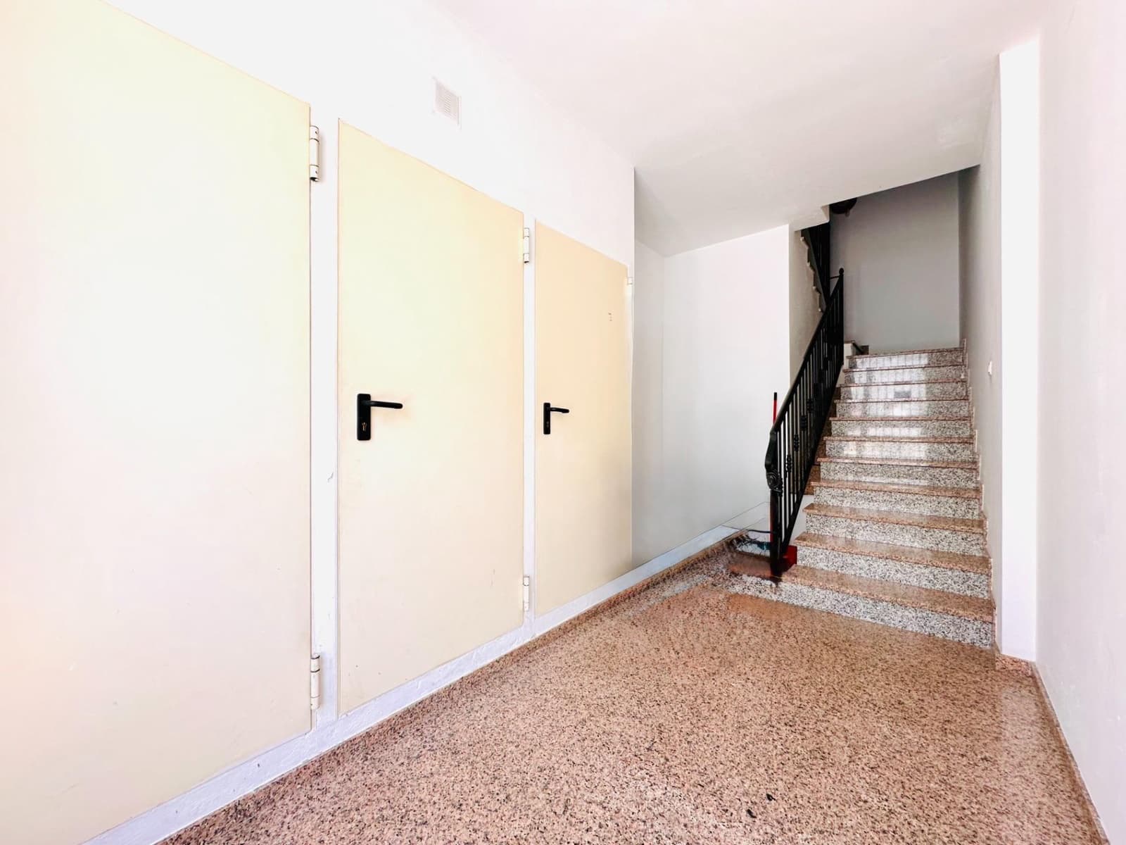 Piso de 3 habitaciones en Fuente Vaqueros en venta - 104.000 € (Ref: 9399719)