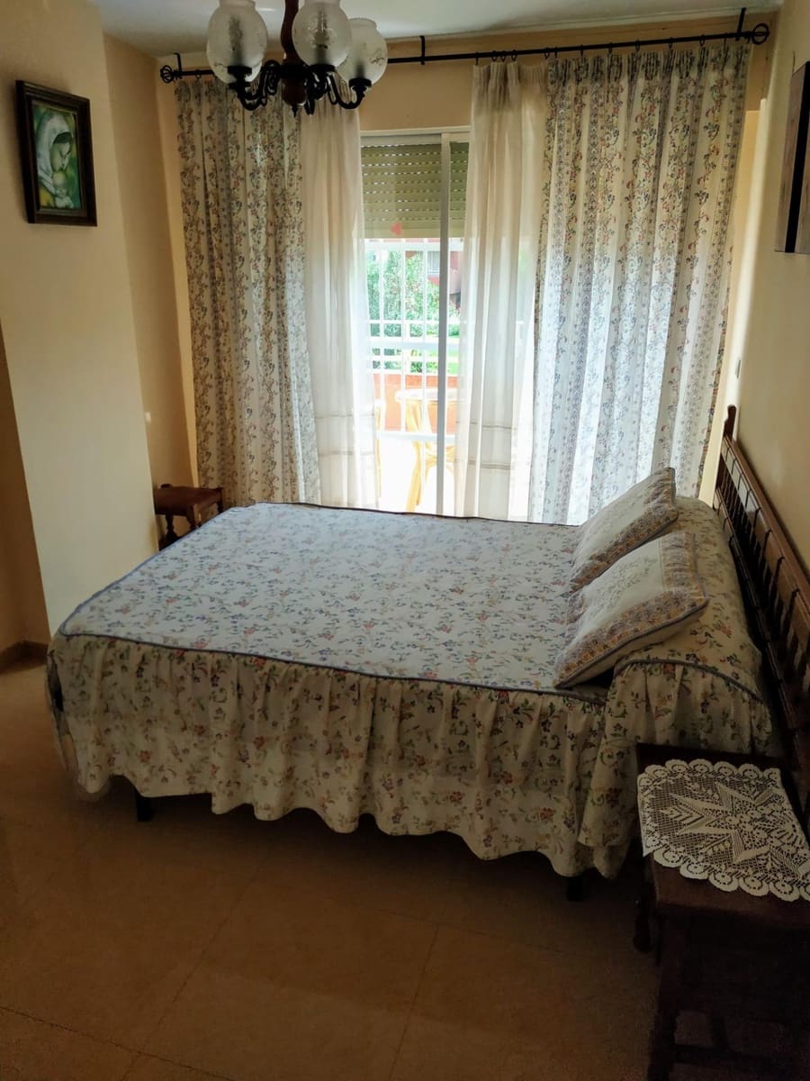 2 bedroom Flat for rent in Salobrena with pool garage - € 780 (Ref: 9399722)