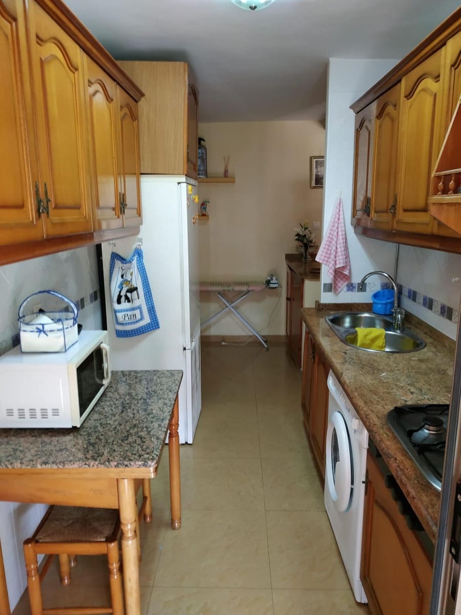 2 bedroom Flat for rent in Salobrena with pool garage - € 780 (Ref: 9399722)