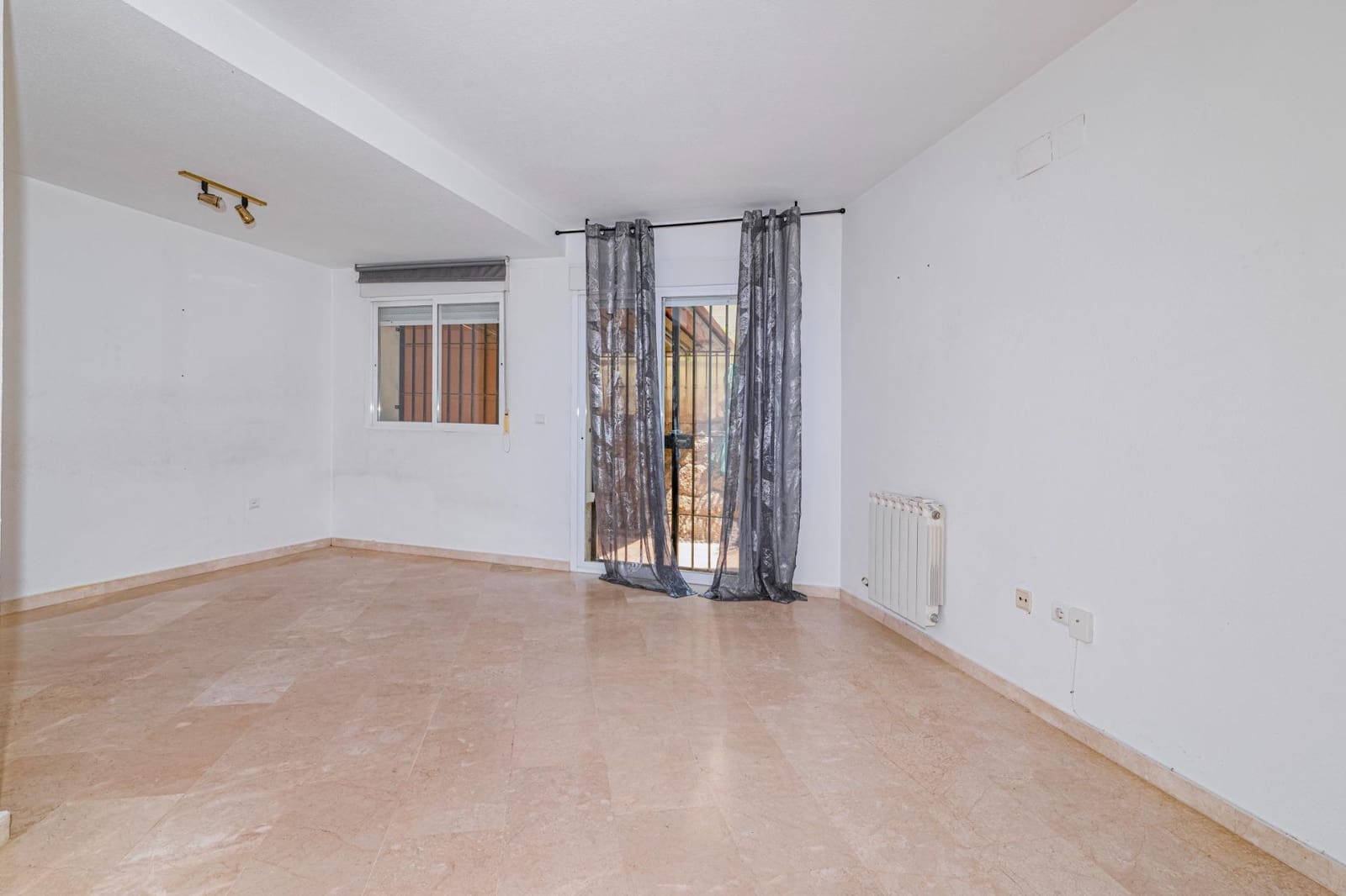 4 sypialnia Dom szeregowy na sprzedaż w Monachil z garażem - 275 000 € (Ref: 9399723)