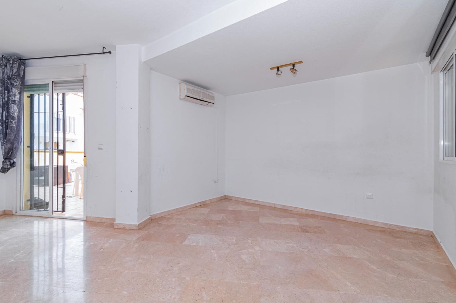 4 sypialnia Dom szeregowy na sprzedaż w Monachil z garażem - 275 000 € (Ref: 9399723)