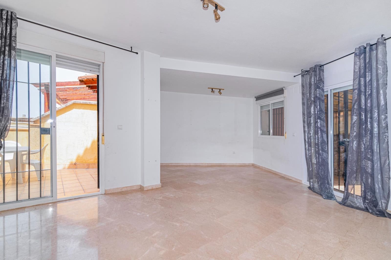 4 sypialnia Dom szeregowy na sprzedaż w Monachil z garażem - 275 000 € (Ref: 9399723)