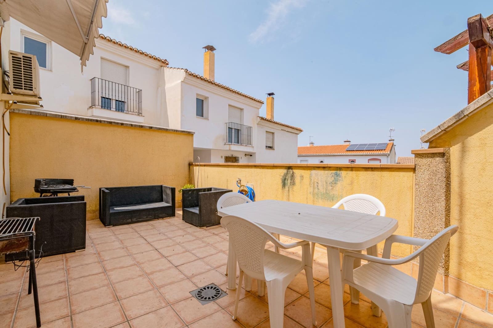 4 sypialnia Dom szeregowy na sprzedaż w Monachil z garażem - 275 000 € (Ref: 9399723)