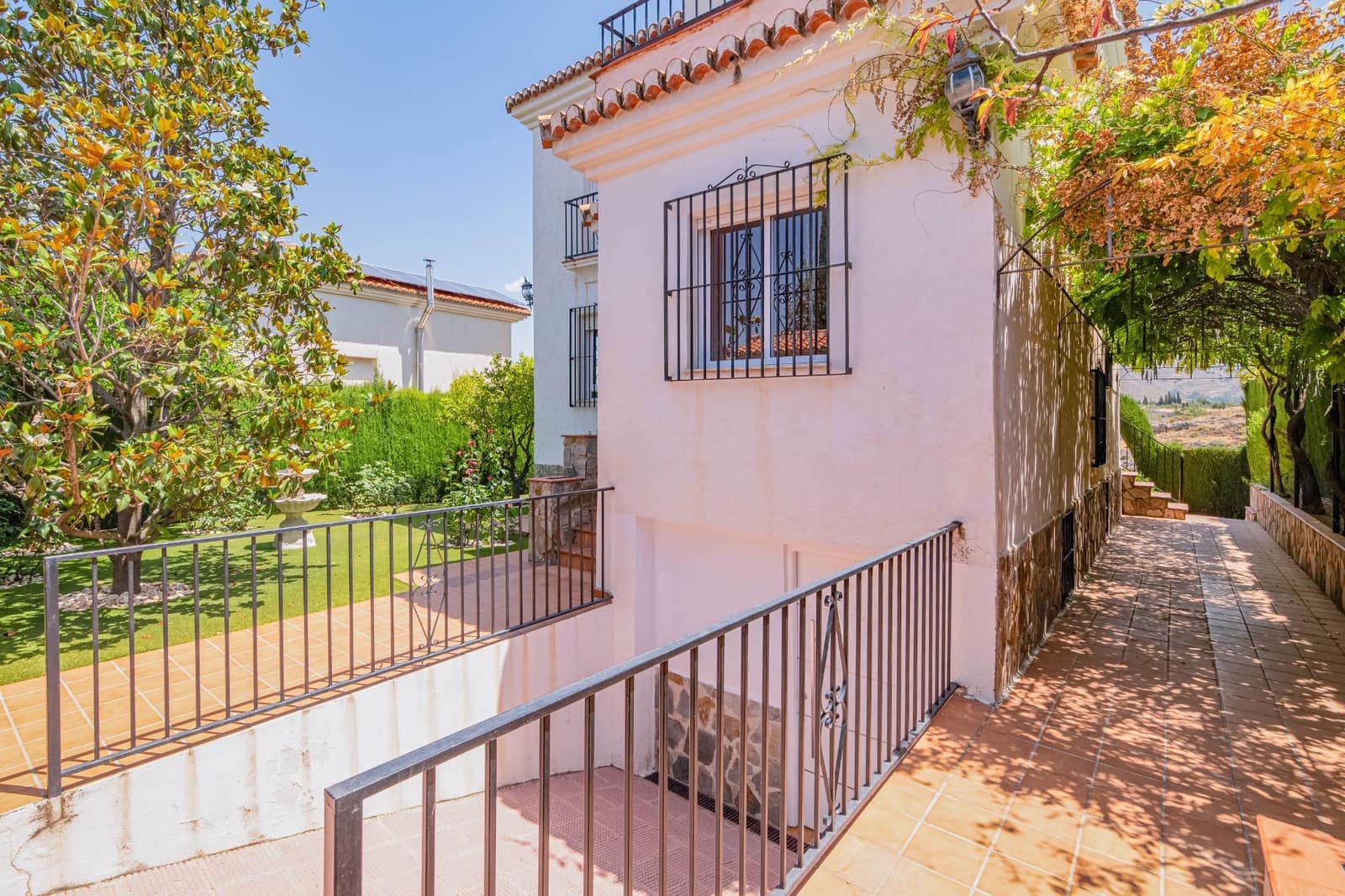 Chalet de 4 habitaciones en Monachil en venta con piscina - 330.000 € (Ref: 9399726)