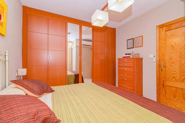 3 makuuhuone Rivitalo myytävänä paikassa La Zubia mukana 
autotalli - 217 000 € (Ref: 9399729)