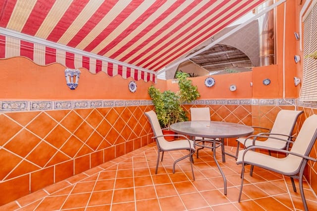 3 makuuhuone Rivitalo myytävänä paikassa La Zubia mukana 
autotalli - 217 000 € (Ref: 9399729)