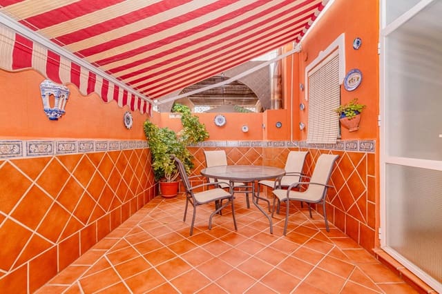 3 makuuhuone Rivitalo myytävänä paikassa La Zubia mukana 
autotalli - 217 000 € (Ref: 9399729)