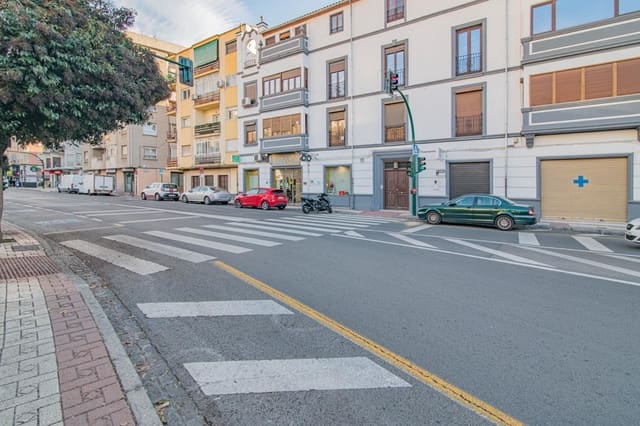 5 chambre Appartement à vendre à Carretera de la Sierra, Grenade ville - 315 000 € (Ref: 9399733)