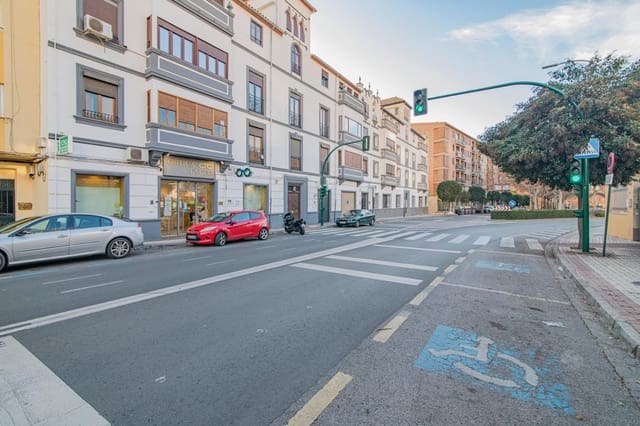 5 chambre Appartement à vendre à Carretera de la Sierra, Grenade ville - 315 000 € (Ref: 9399733)