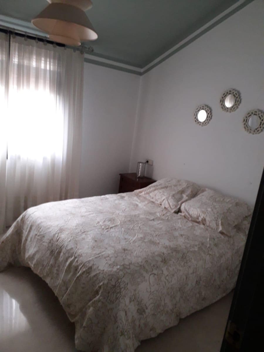 1 bedroom Flat for rent in Granada city with garage - € 900 (Ref: 9399734)