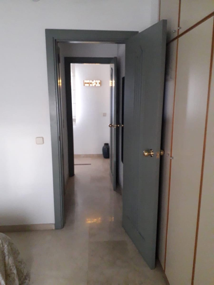 1 bedroom Flat for rent in Granada city with garage - € 900 (Ref: 9399734)