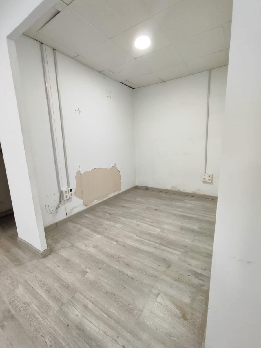 Commercial for rent in Granada city - € 1,500 (Ref: 9399735)