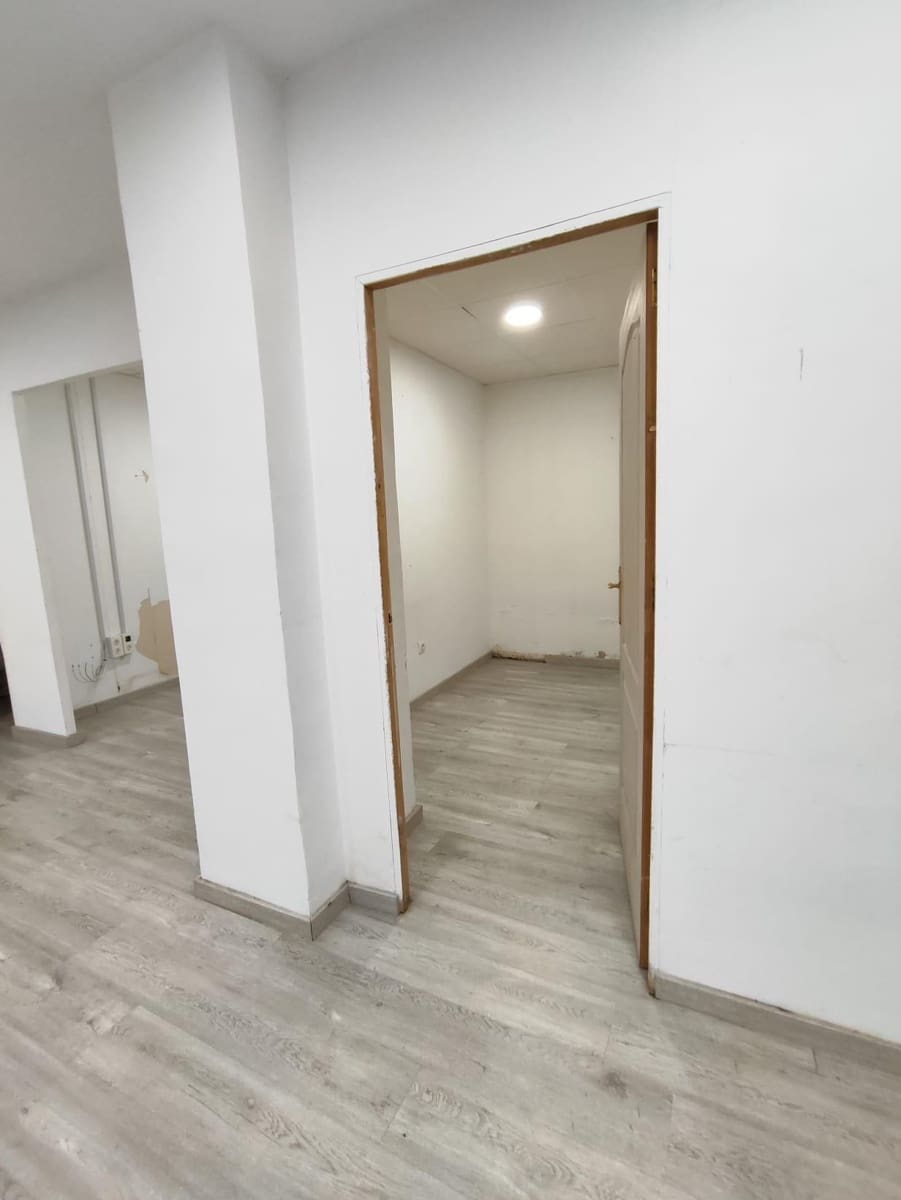 Commercial for rent in Granada city - € 1,500 (Ref: 9399735)