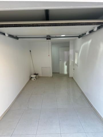 4 soveværelse Byhus til salg i Granada by med garage - € 372.000 (Ref: 9399736)