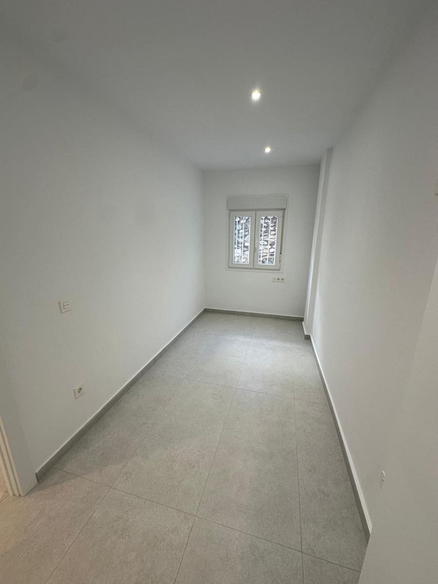 4 soveværelse Byhus til salg i Granada by med garage - € 372.000 (Ref: 9399736)