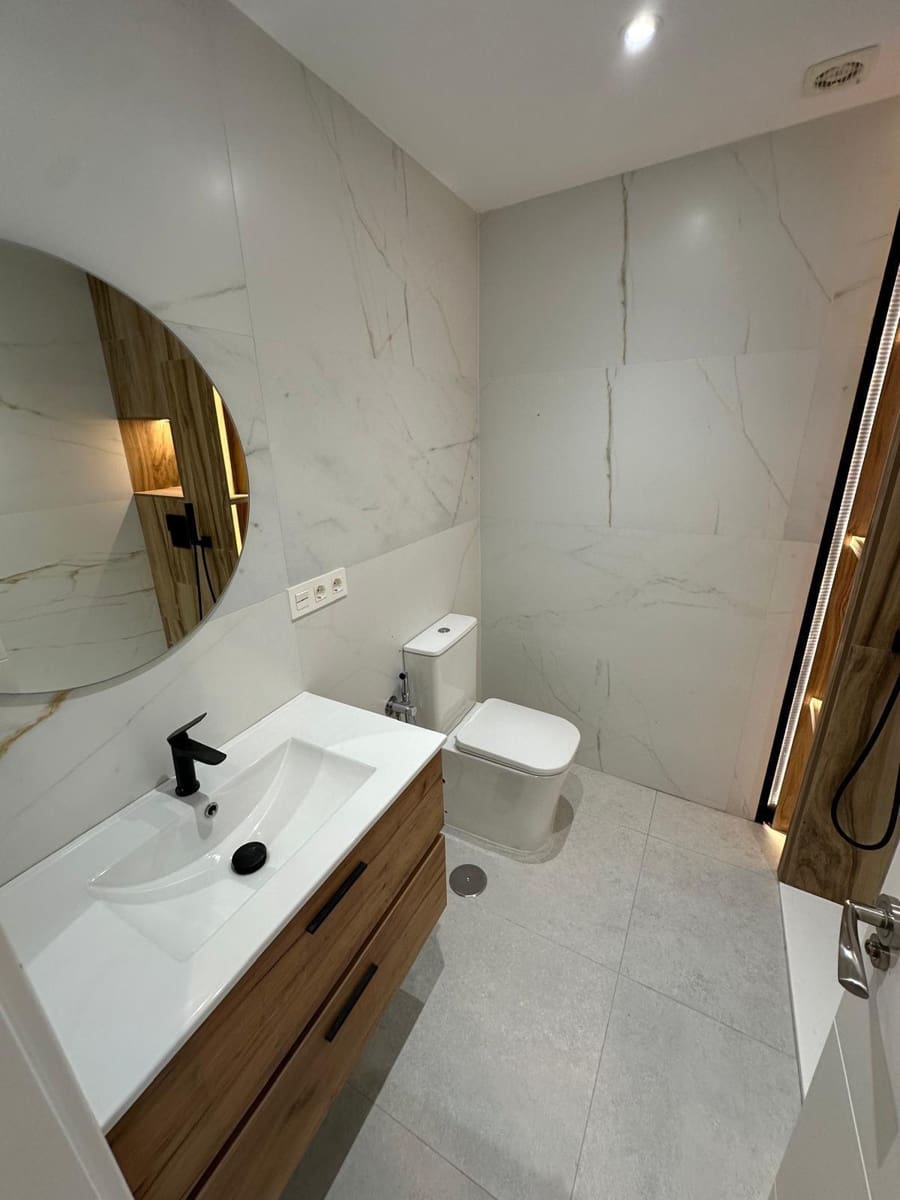 4 soveværelse Byhus til salg i Granada by med garage - € 372.000 (Ref: 9399736)