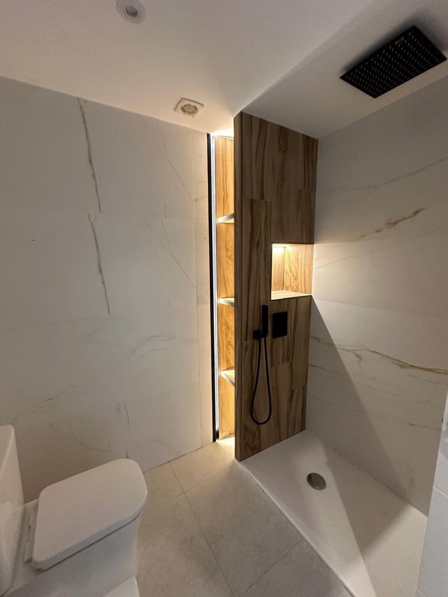 4 soveværelse Byhus til salg i Granada by med garage - € 372.000 (Ref: 9399736)