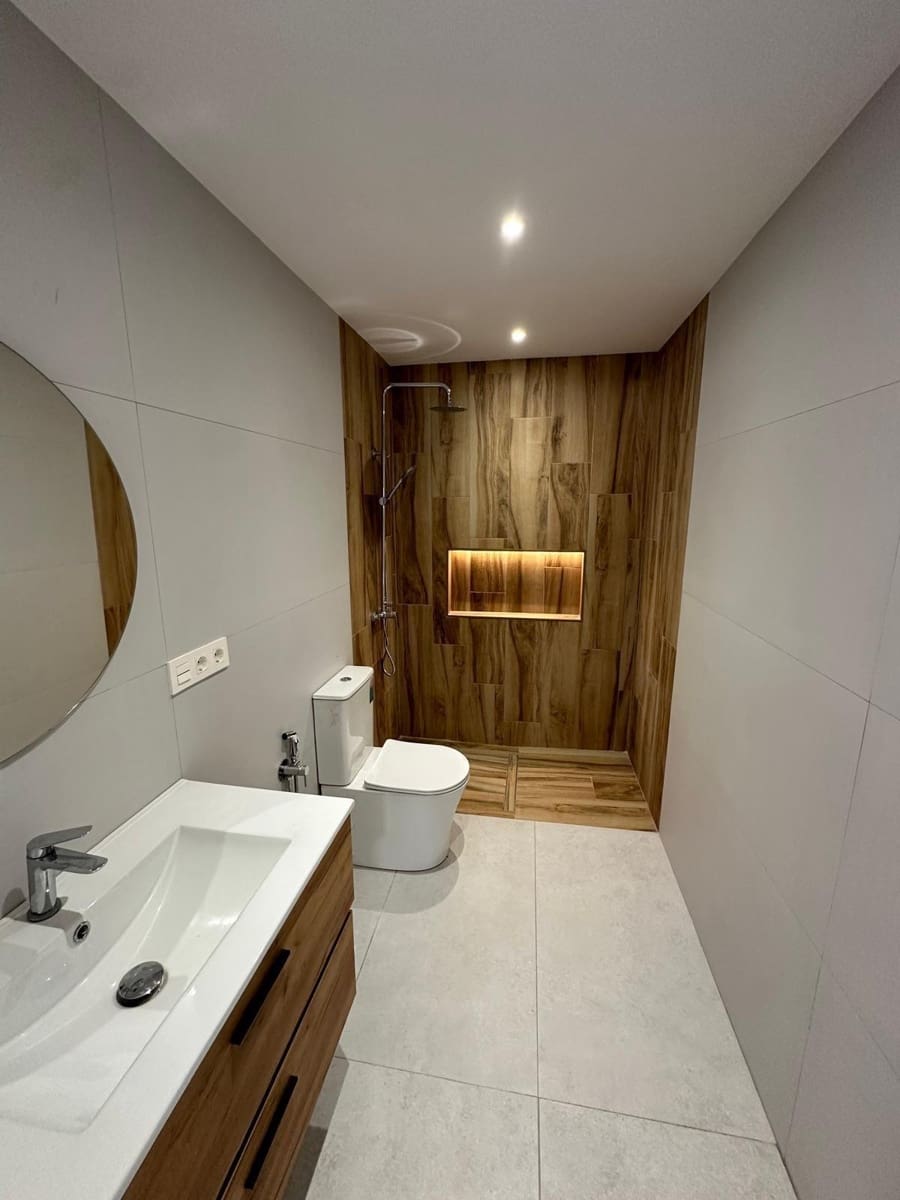 4 soveværelse Byhus til salg i Granada by med garage - € 372.000 (Ref: 9399736)