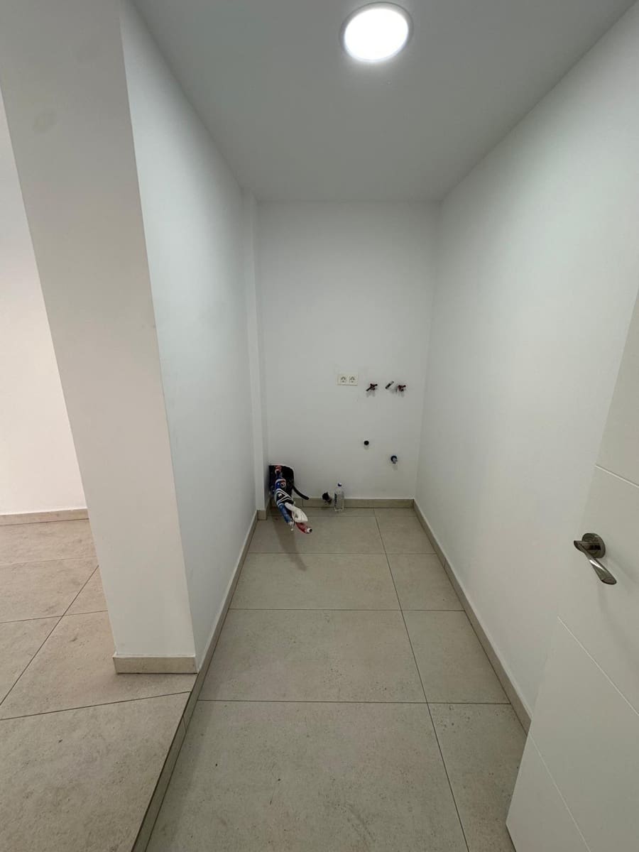 4 soveværelse Byhus til salg i Granada by med garage - € 372.000 (Ref: 9399736)