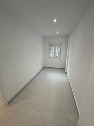 4 soveværelse Byhus til salg i Granada by med garage - € 372.000 (Ref: 9399736)