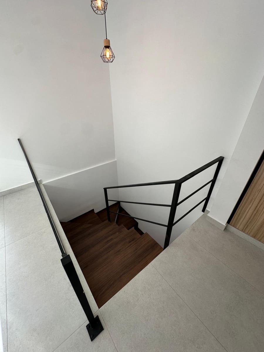 4 soveværelse Byhus til salg i Granada by med garage - € 372.000 (Ref: 9399736)