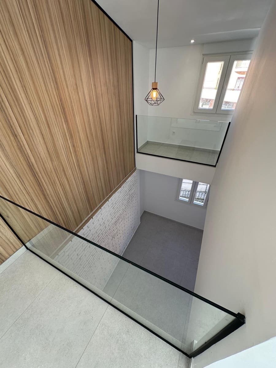 4 soveværelse Byhus til salg i Granada by med garage - € 372.000 (Ref: 9399736)