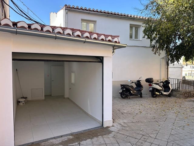 4 soveværelse Byhus til salg i Granada by med garage - € 372.000 (Ref: 9399736)