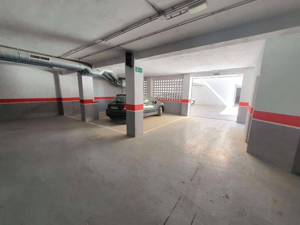 Garage for sale in Granada city - € 41,000 (Ref: 9399739)
