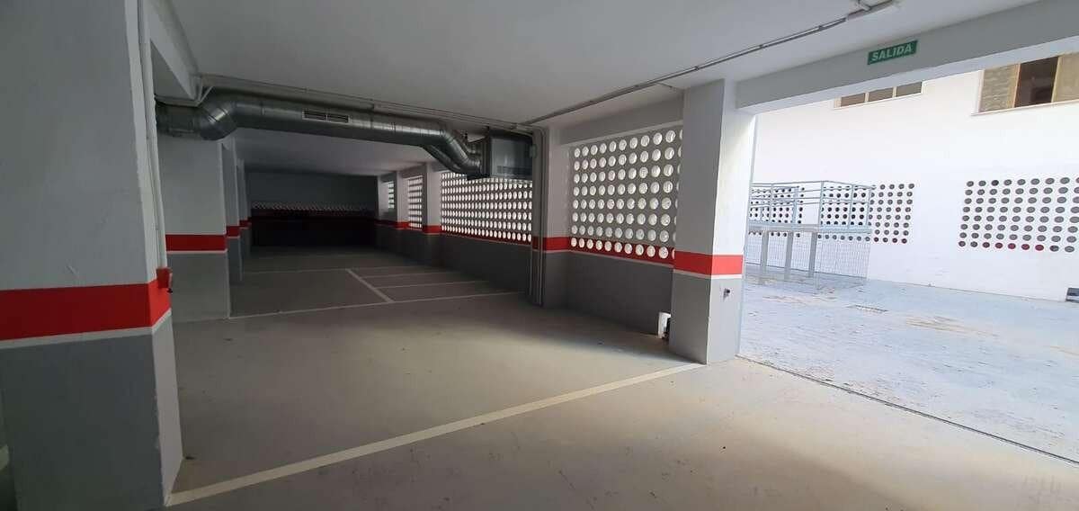 Garage for sale in Granada city - € 41,000 (Ref: 9399739)