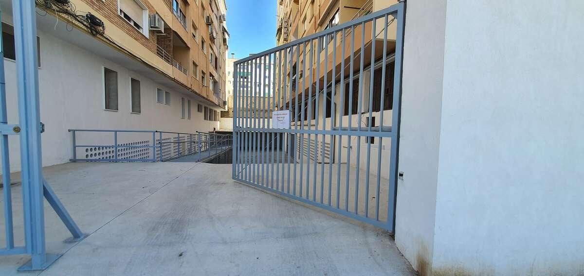 Garage for sale in Granada city - € 41,000 (Ref: 9399739)