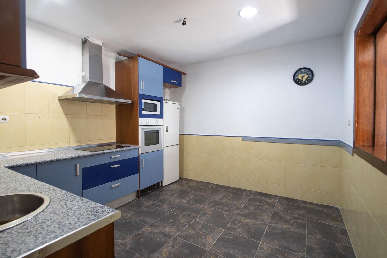 5 makuuhuone Rivitalo myytävänä paikassa Santa Fe mukana 
autotalli - 164 900 € (Ref: 9401095)