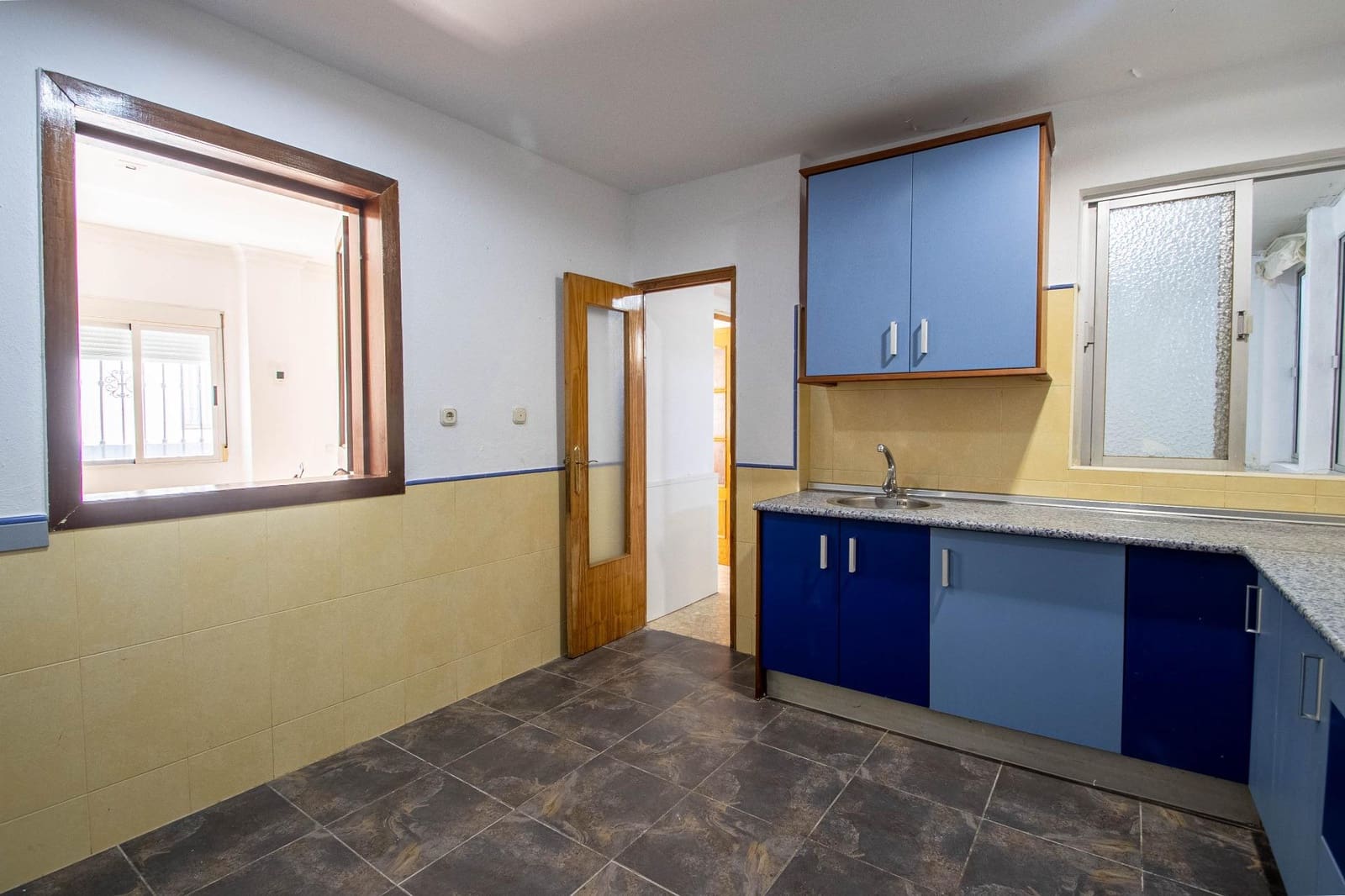 5 makuuhuone Rivitalo myytävänä paikassa Santa Fe mukana 
autotalli - 164 900 € (Ref: 9401095)