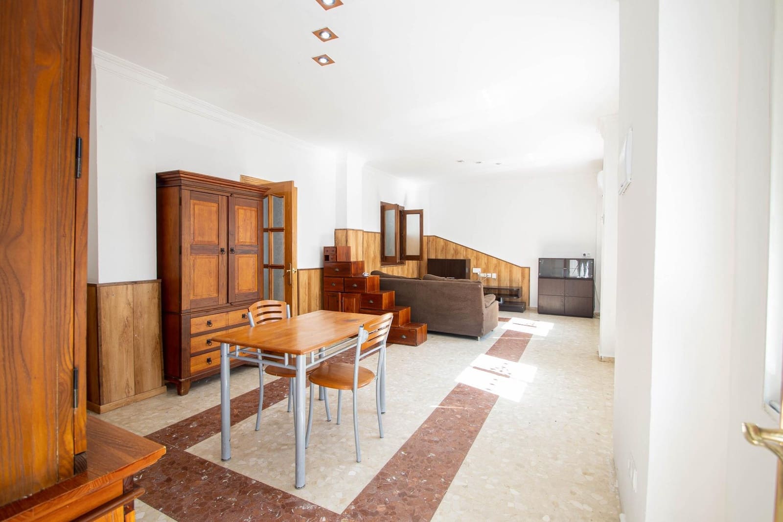 5 makuuhuone Rivitalo myytävänä paikassa Santa Fe mukana 
autotalli - 164 900 € (Ref: 9401095)