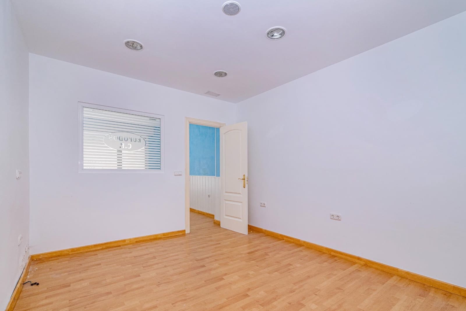 Commercial for rent in Granada city - € 500 (Ref: 9401096)