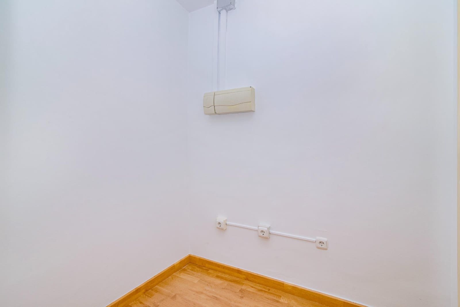 Commercial for rent in Granada city - € 500 (Ref: 9401096)