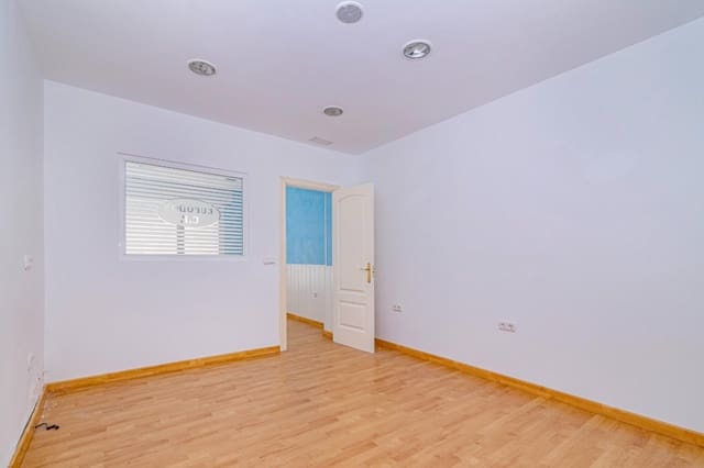 Commercial for rent in Pajaritos - Plaza de Toros, Granada city - € 500 (Ref: 9401096)