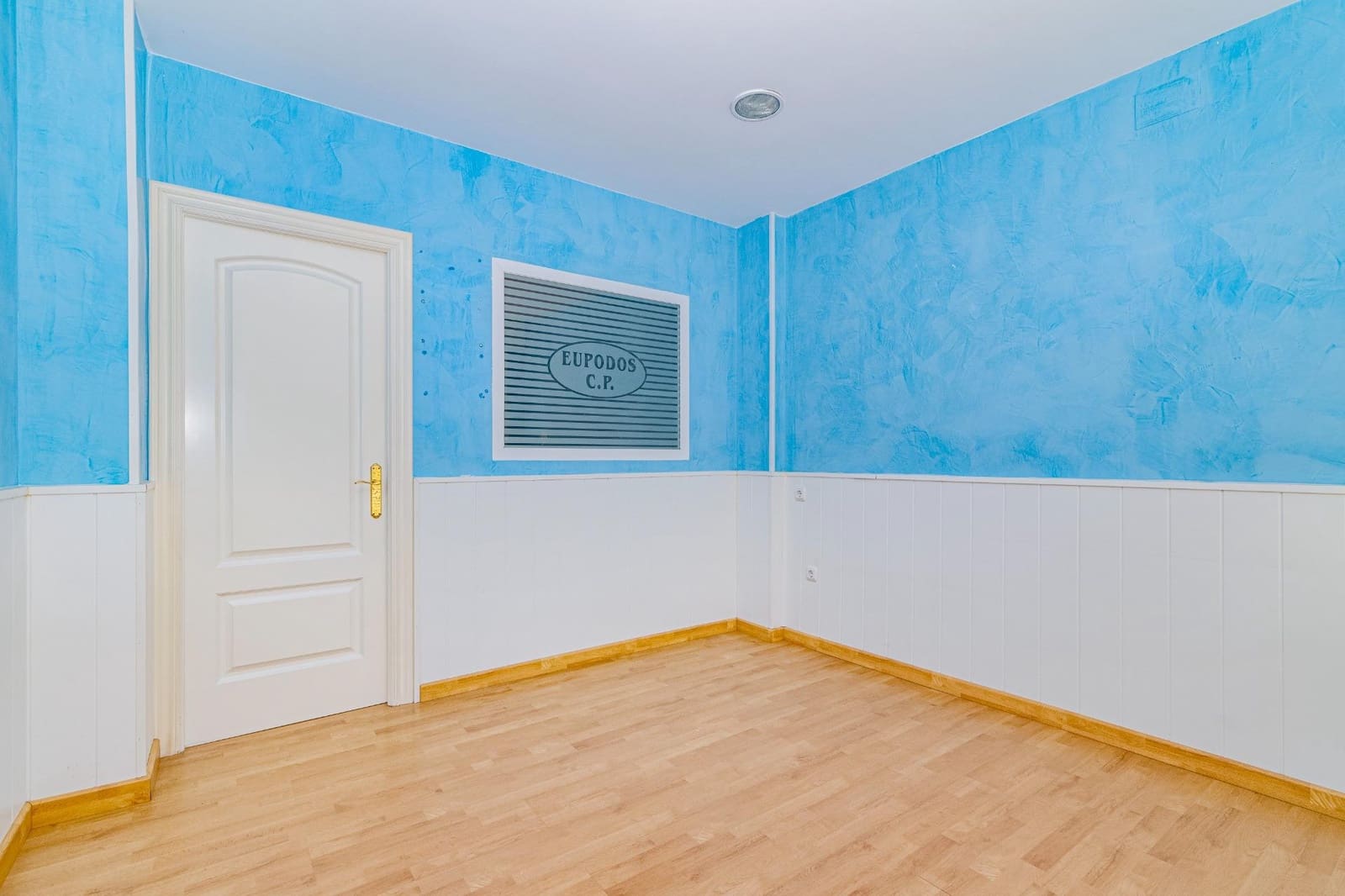 Commercial for rent in Granada city - € 500 (Ref: 9401096)