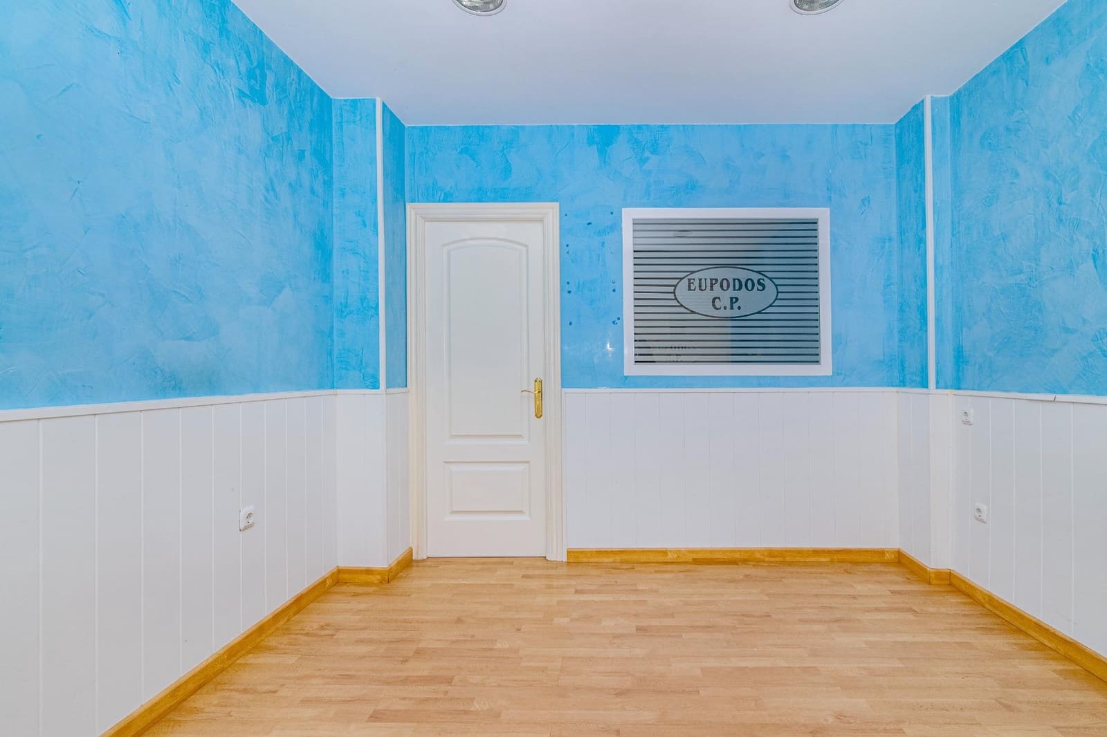 Commercial for rent in Granada city - € 500 (Ref: 9401096)