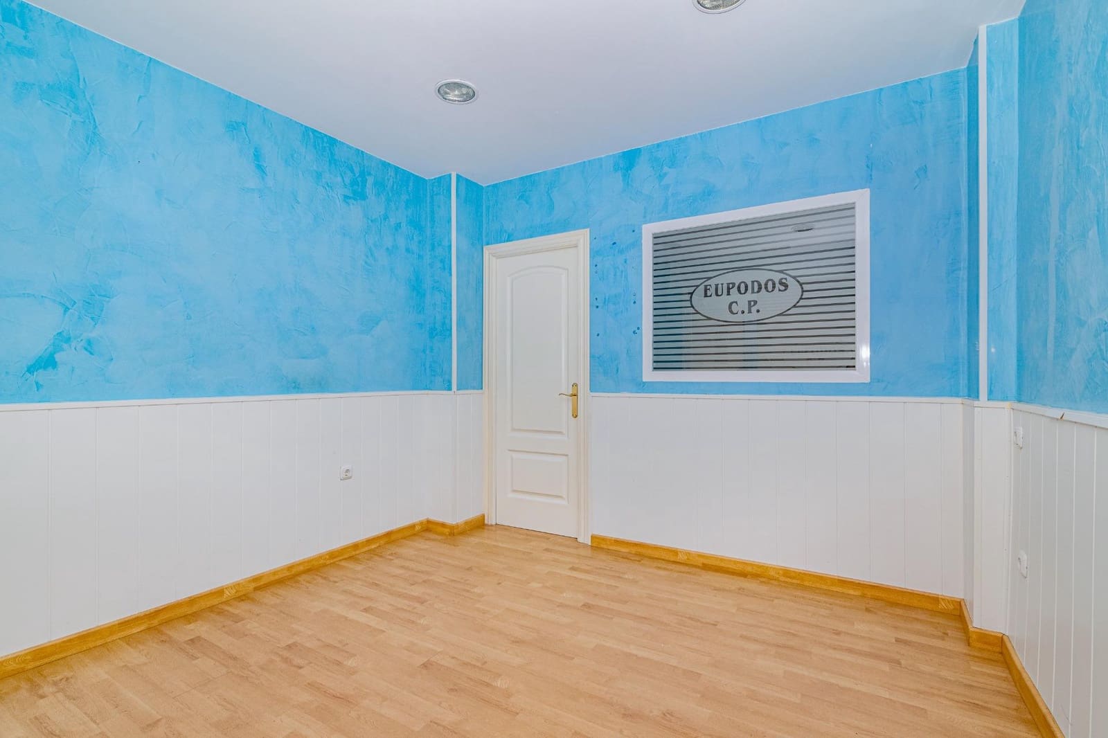 Commercial for rent in Granada city - € 500 (Ref: 9401096)