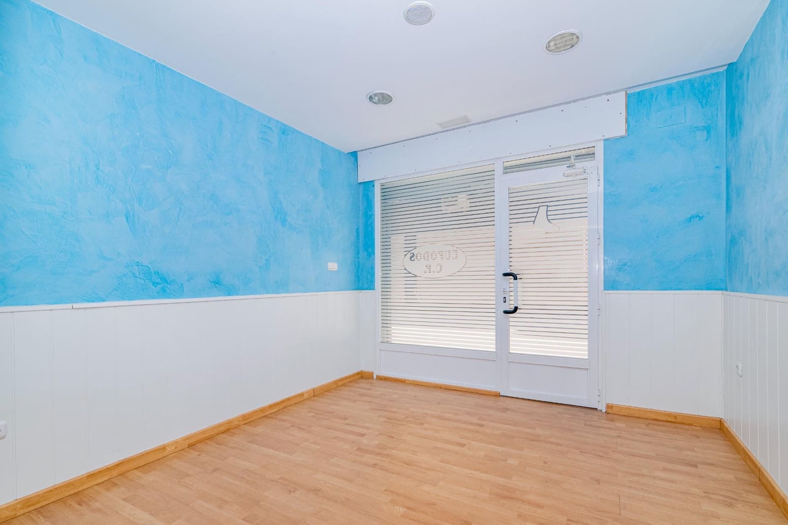 Commercial for rent in Granada city - € 500 (Ref: 9401096)