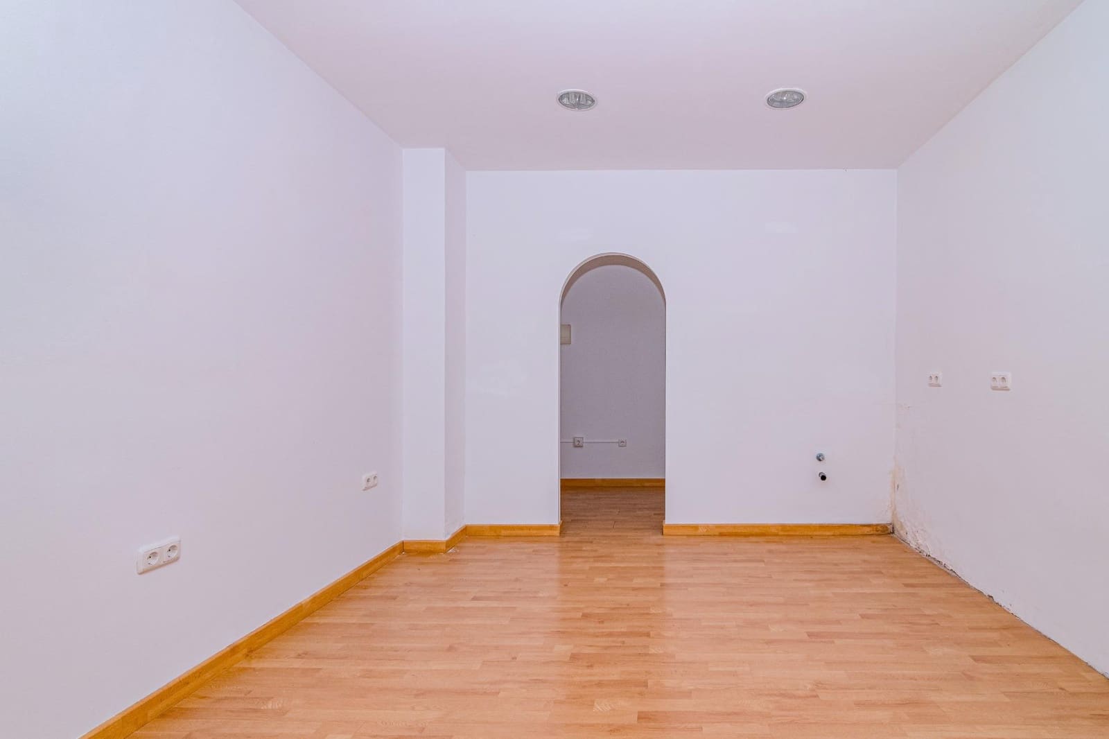 Commercial for rent in Granada city - € 500 (Ref: 9401096)