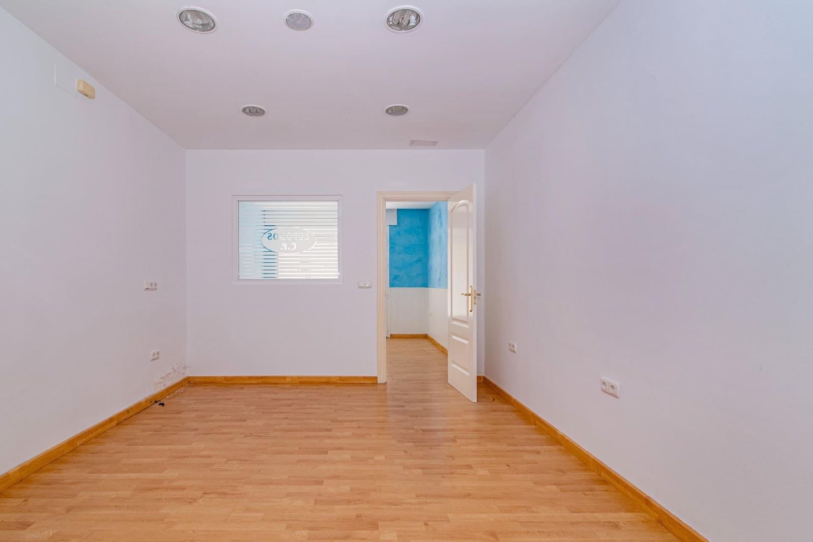 Commercial for rent in Granada city - € 500 (Ref: 9401096)