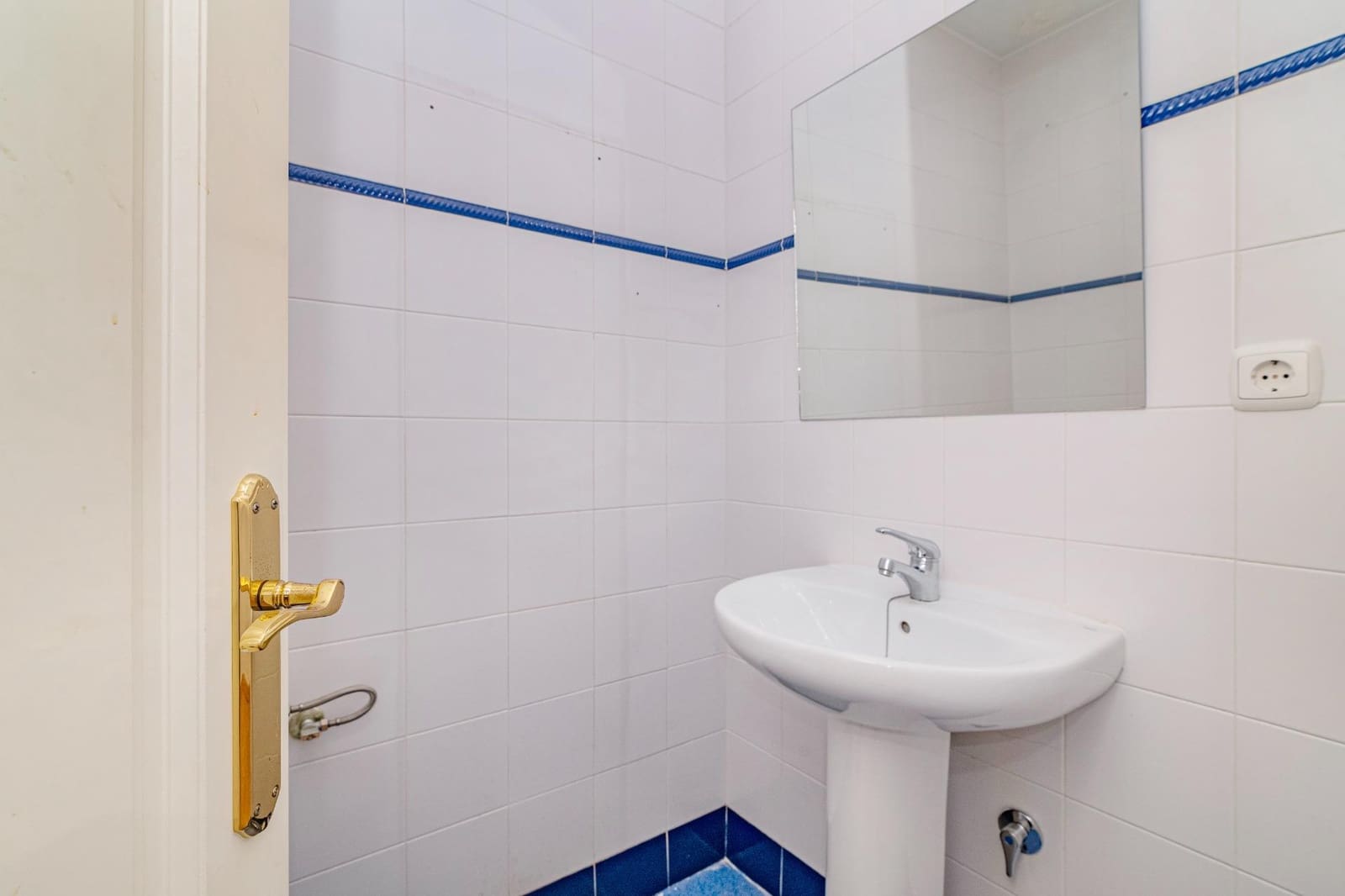 Commercial for rent in Granada city - € 500 (Ref: 9401096)