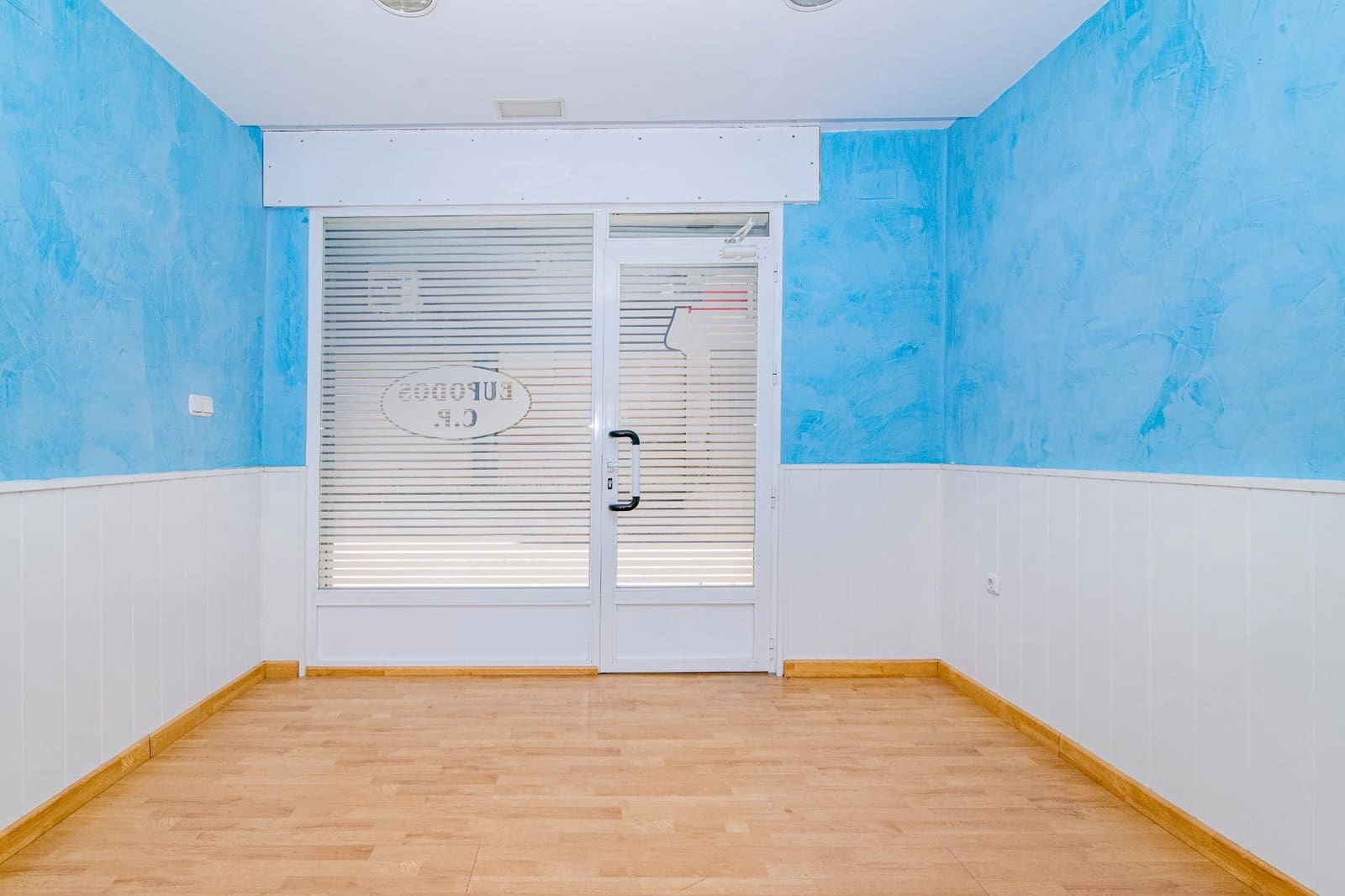 Commercial for rent in Granada city - € 500 (Ref: 9401096)