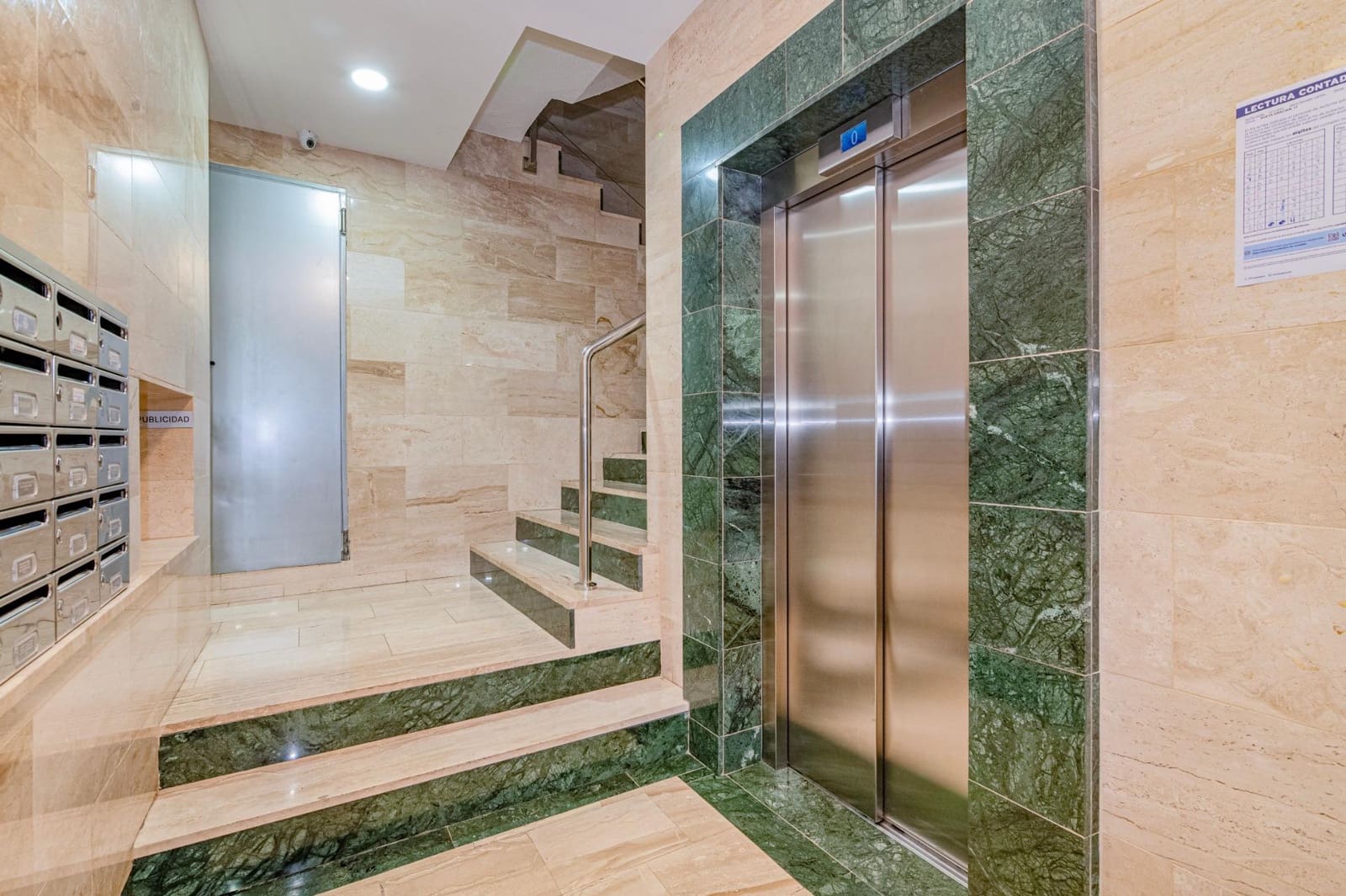 3 Zimmer Wohnung zu verkaufen in Granada Stadt - 179.000 € (Ref: 9414141)