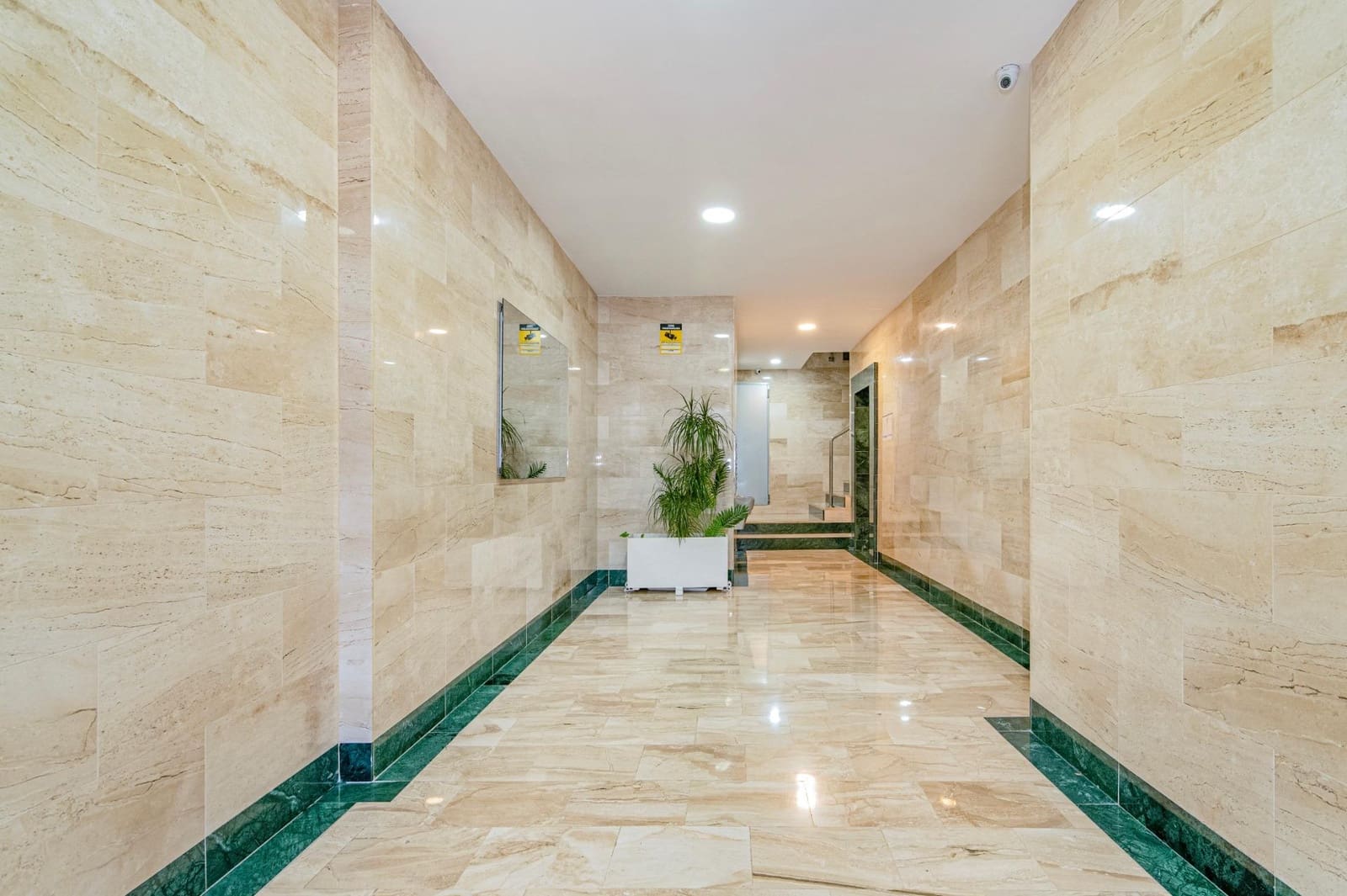 3 Zimmer Wohnung zu verkaufen in Granada Stadt - 179.000 € (Ref: 9414141)