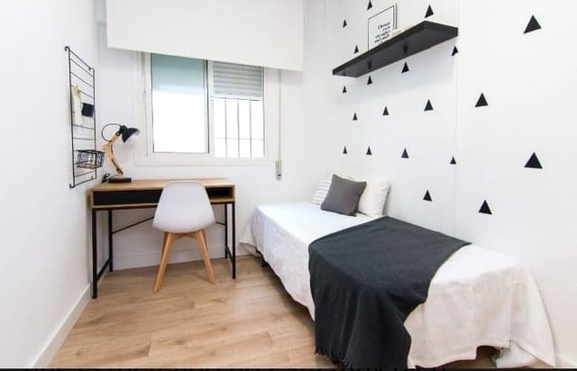 3 slaapkamer Flat te huur in Albaicin, Granada stad - € 930 (Ref: 9419800)