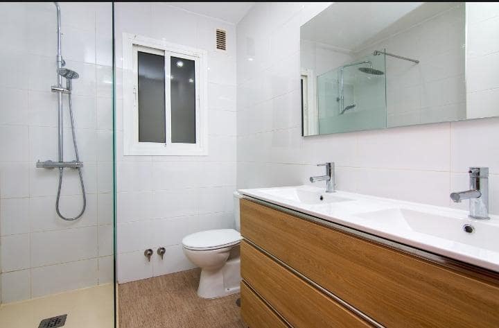 3 slaapkamer Flat te huur in Granada stad - € 930 (Ref: 9419800)