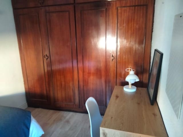 3 slaapkamer Flat te huur in Albaicin, Granada stad - € 930 (Ref: 9419800)