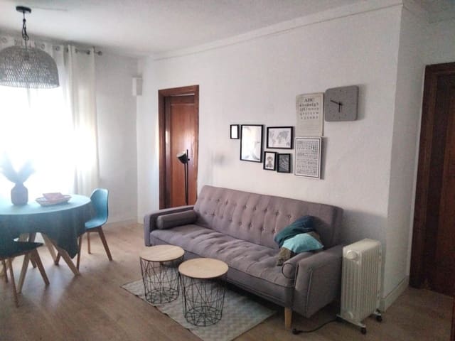 3 slaapkamer Flat te huur in Albaicin, Granada stad - € 930 (Ref: 9419800)